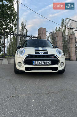 Хэтчбек MINI Hatch 2015 в Николаеве