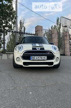 Хэтчбек MINI Hatch 2015 в Николаеве