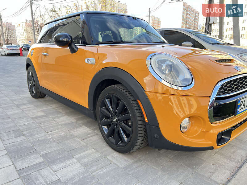 Хэтчбек MINI Hatch 2014 в Киеве