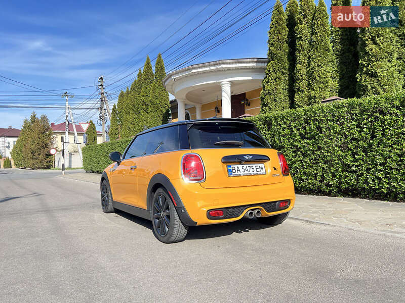 Хэтчбек MINI Hatch 2014 в Киеве