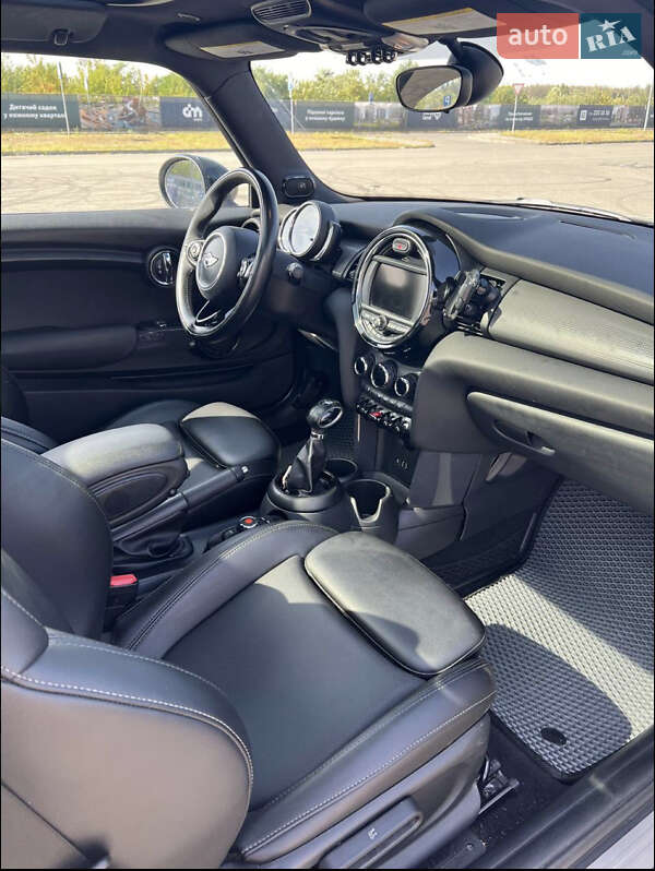 Хэтчбек MINI Hatch 2017 в Киеве фото 7 Хэтчбек MINI Hatch 2017 в Киеве