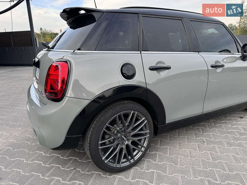 Хэтчбек MINI Hatch 2016 в Киеве