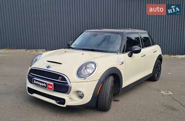 Хэтчбек MINI Hatch 2016 в Киеве