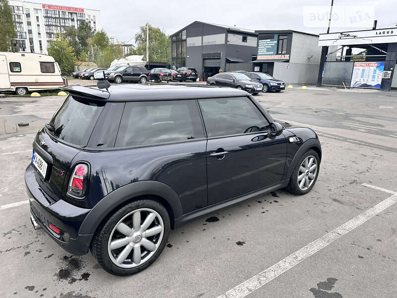 Хетчбек MINI Hatch 2007 в Пухівці