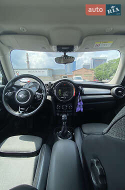Хэтчбек MINI Hatch 2016 в Киеве