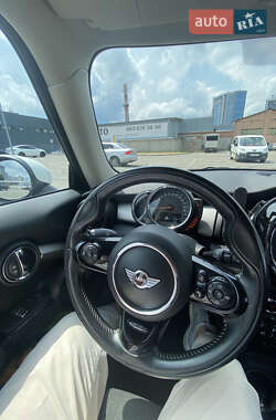 Хэтчбек MINI Hatch 2016 в Киеве