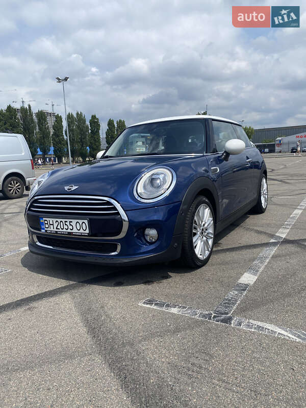 Хэтчбек MINI Hatch 2016 в Киеве