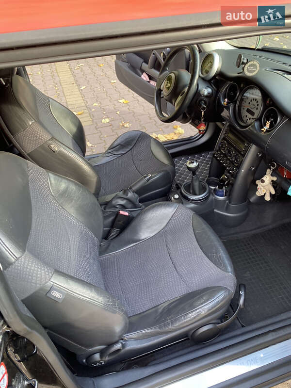 Хэтчбек MINI Hatch 2003 в Миргороде