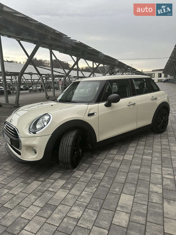 Хэтчбек MINI Hatch 2016 в Львове