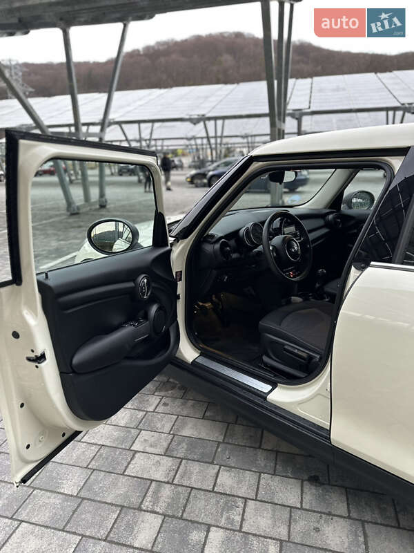 Хэтчбек MINI Hatch 2016 в Львове