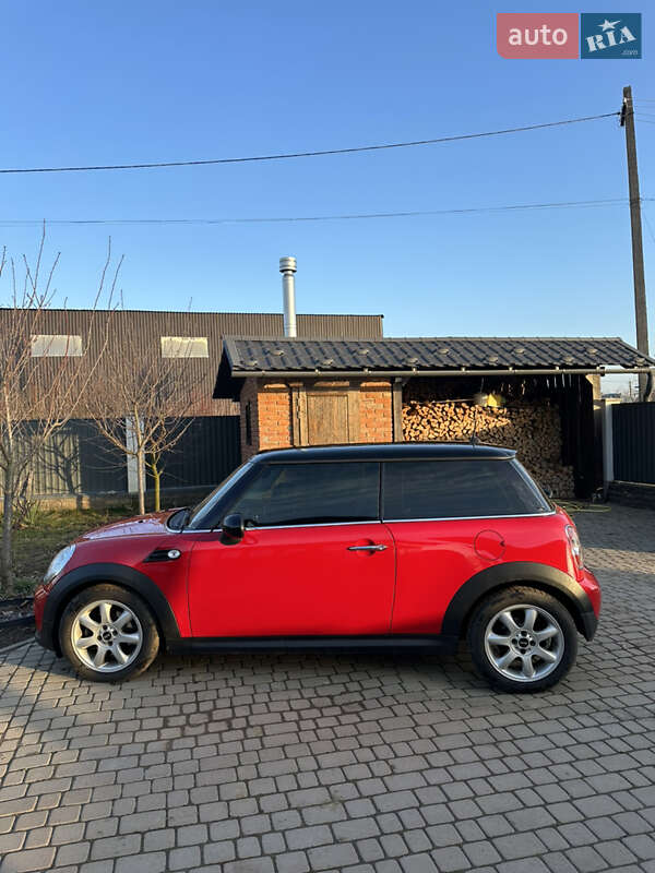 Хетчбек MINI Hatch 2013 в Ужгороді