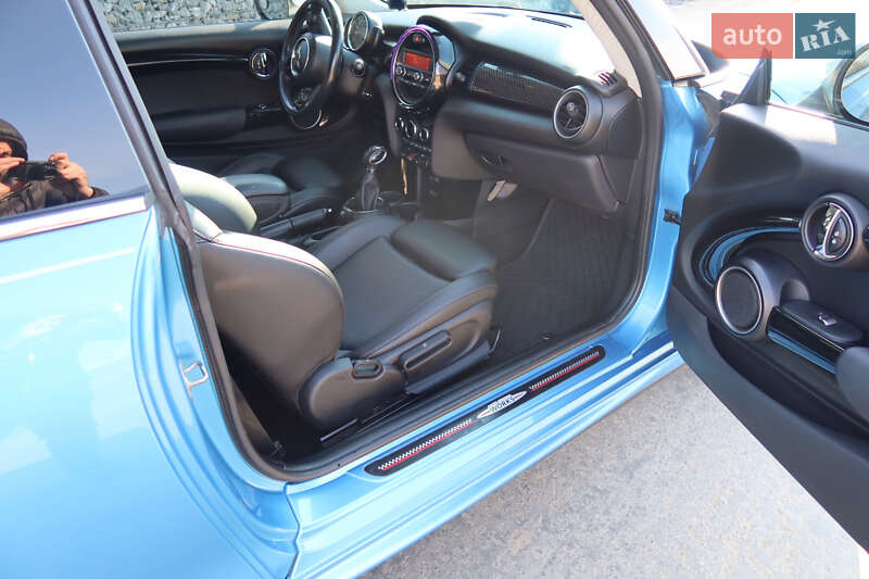 Хетчбек MINI Hatch 2015 в Івано-Франківську
