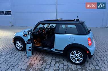 Хэтчбек MINI Hatch 2011 в Вишневом