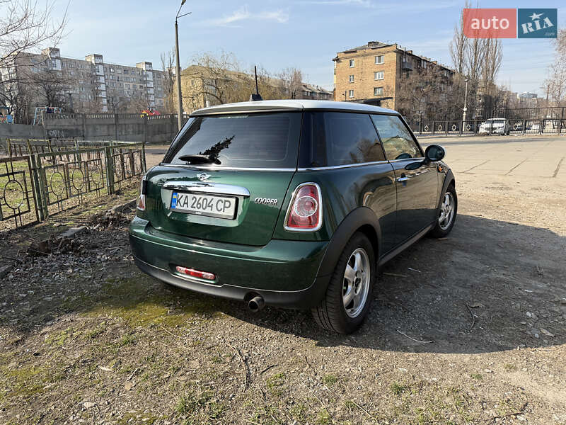 Хэтчбек MINI Hatch 2011 в Киеве