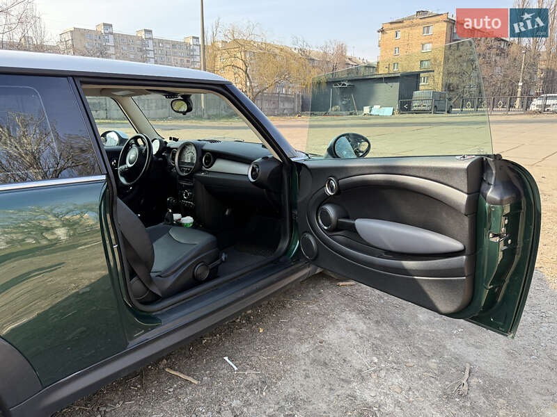 Хэтчбек MINI Hatch 2011 в Киеве