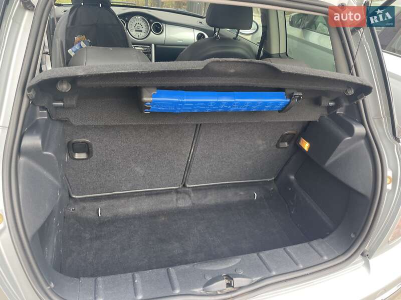 Хетчбек MINI Hatch 2003 в Чернівцях