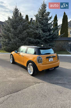 Хэтчбек MINI Hatch 2015 в Киеве