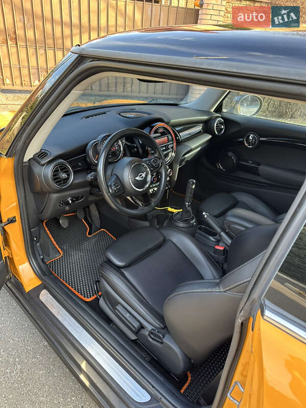 Хэтчбек MINI Hatch 2015 в Киеве