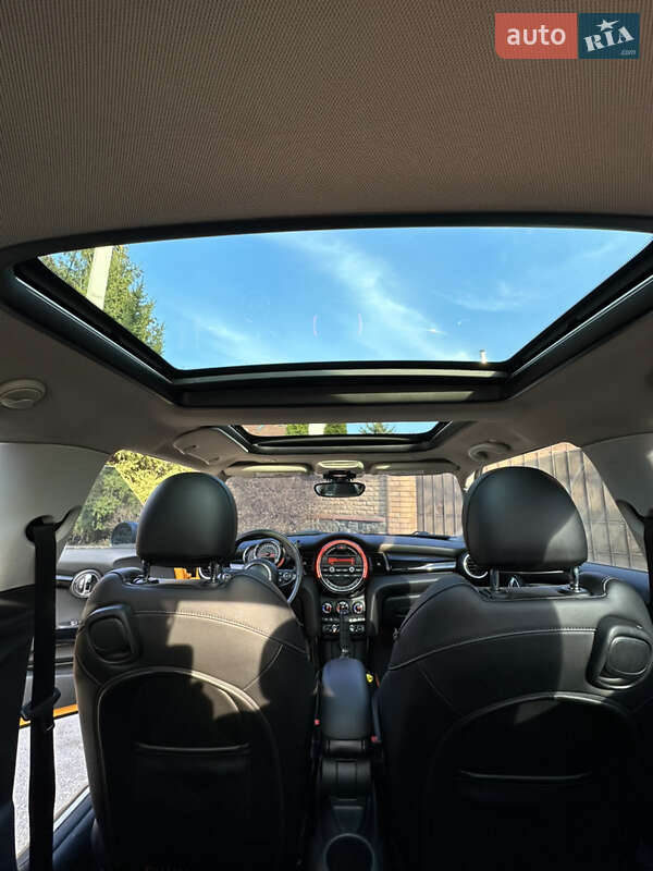 Хэтчбек MINI Hatch 2015 в Киеве