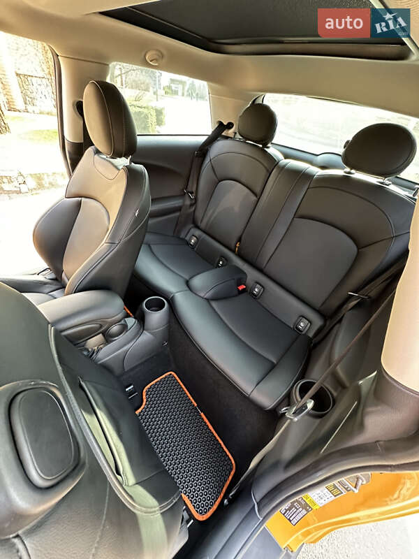 Хэтчбек MINI Hatch 2015 в Киеве