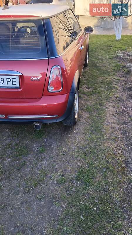 Хетчбек MINI Hatch 2006 в Золочеві