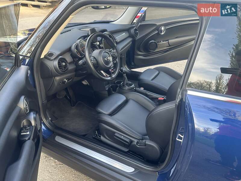 Хэтчбек MINI Hatch 2016 в Киеве