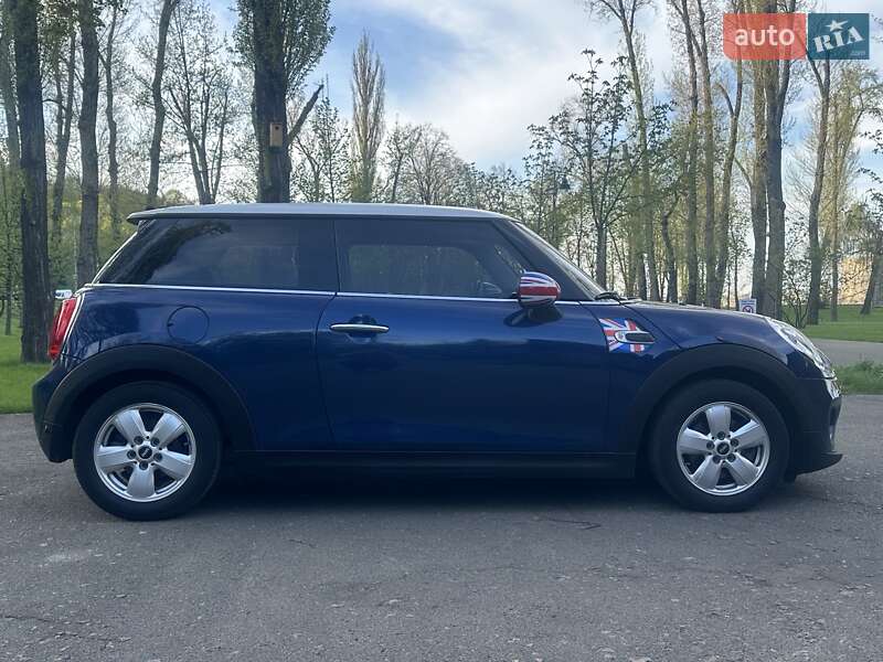 Хэтчбек MINI Hatch 2016 в Киеве