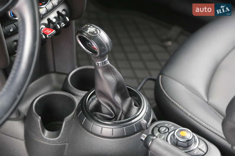 Хэтчбек MINI Hatch 2015 в Киеве