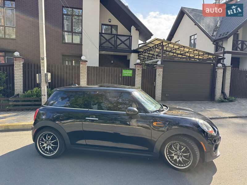 Хэтчбек MINI Hatch 2016 в Киеве