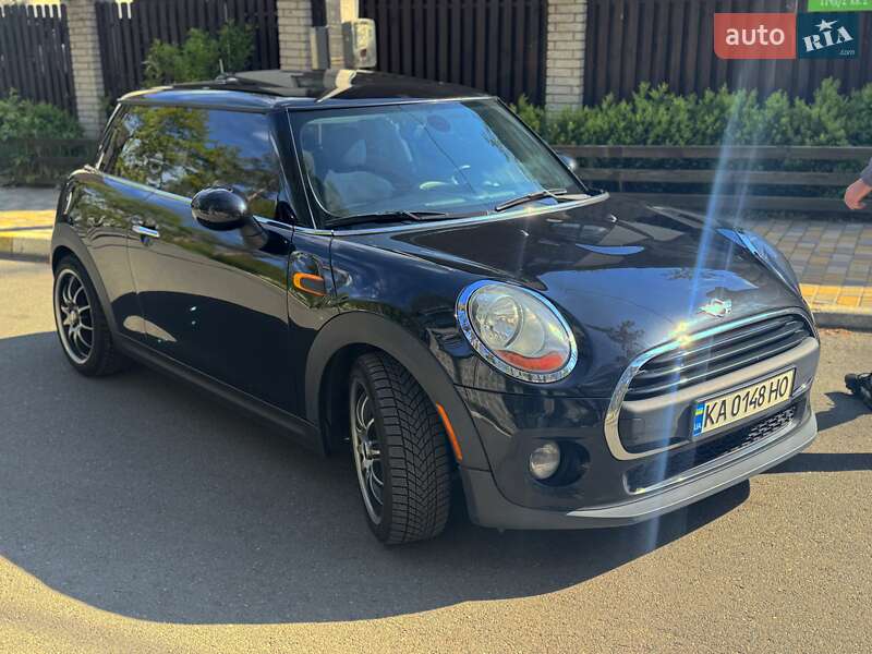 Хэтчбек MINI Hatch 2016 в Киеве