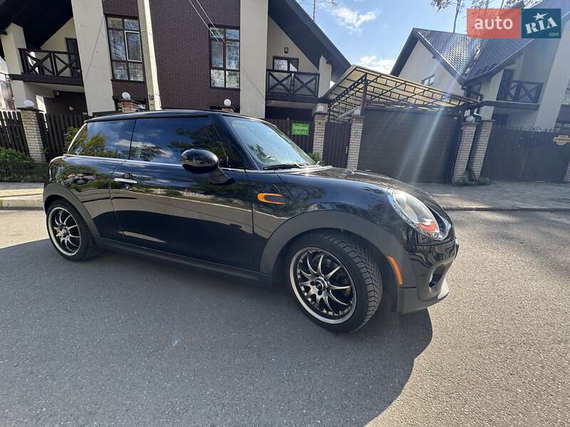 Хэтчбек MINI Hatch 2016 в Киеве