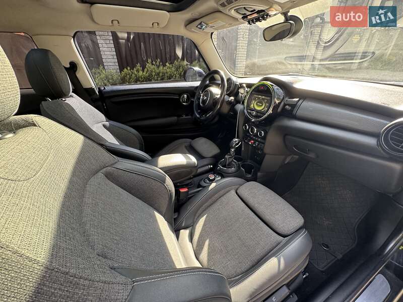 Хэтчбек MINI Hatch 2016 в Киеве