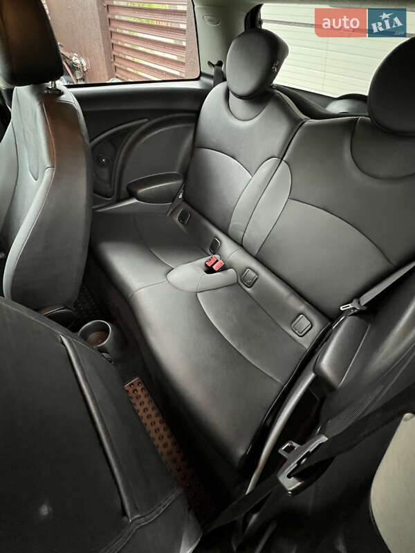 Хетчбек MINI Hatch 2010 в Житомирі