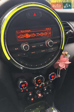 Хетчбек MINI Hatch 2015 в 