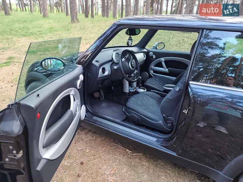 Хэтчбек MINI Hatch 2005 в Ахтырке