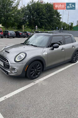 Хэтчбек MINI Hatch 2019 в Киеве
