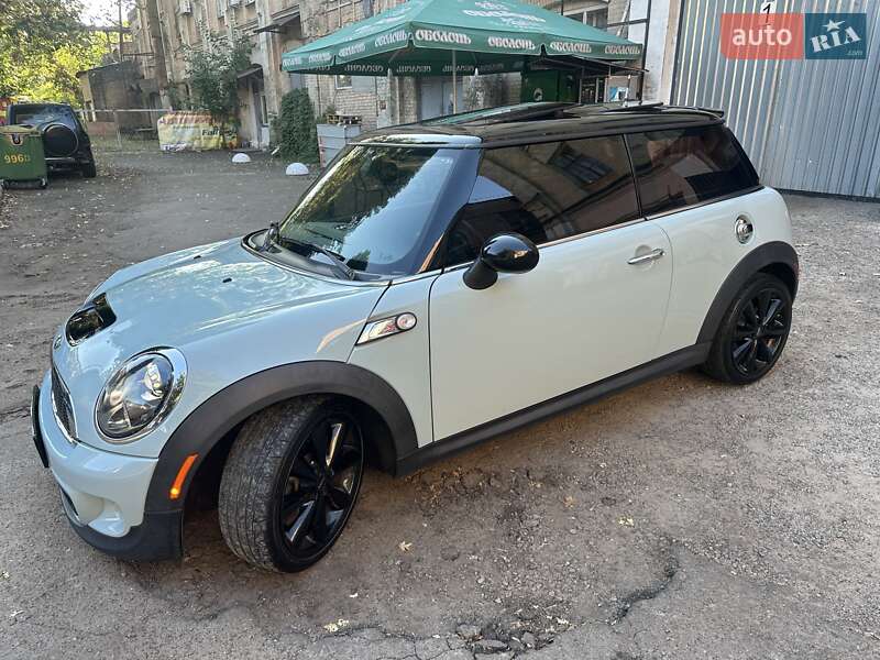 Хетчбек MINI Hatch 2013 в Києві