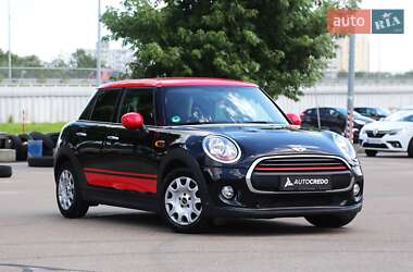Хэтчбек MINI Hatch 2015 в Киеве