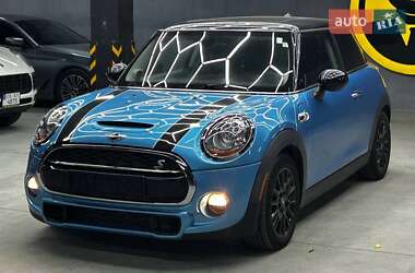 Хэтчбек MINI Hatch 2015 в Черновцах