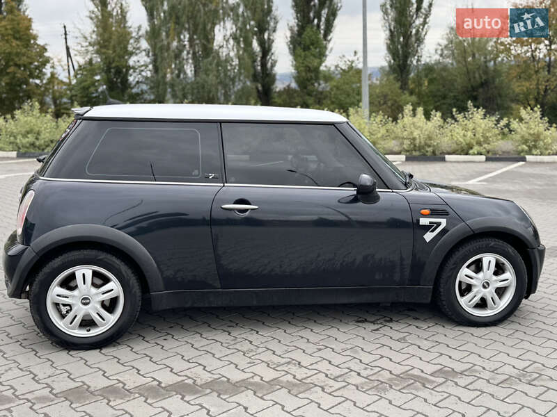 Хэтчбек MINI Hatch 2005 в Хмельницком