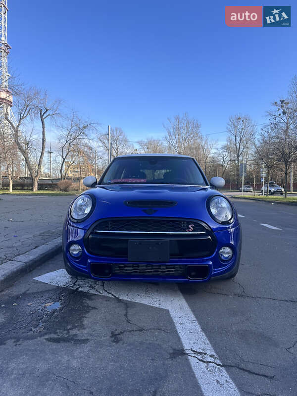 Хэтчбек MINI Hatch 2019 в Киеве фото Хэтчбек MINI Hatch 2019 в Киеве