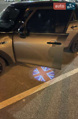 Хэтчбек MINI Hatch 2019 в Киеве