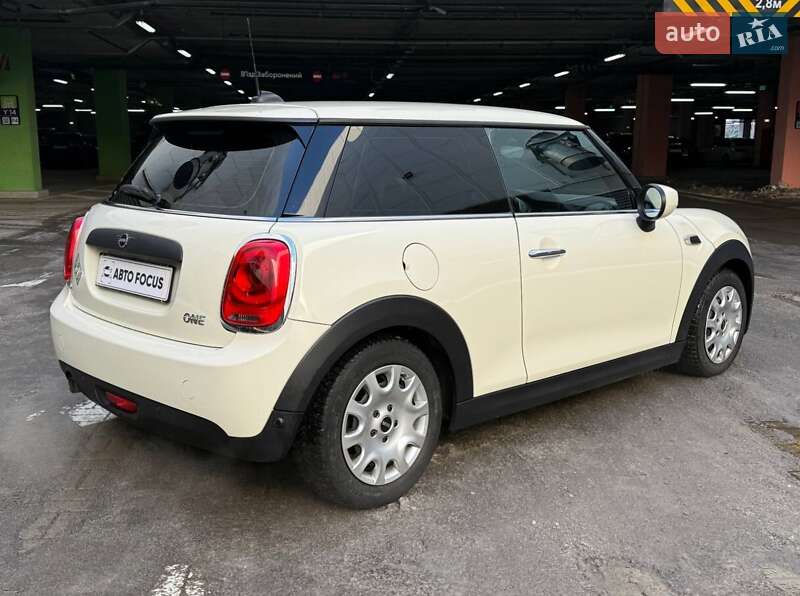 Хэтчбек MINI Hatch 2019 в Киеве