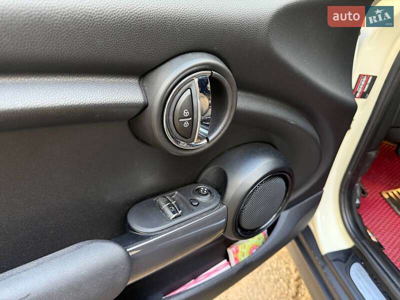 Хэтчбек MINI Hatch 2019 в Киеве