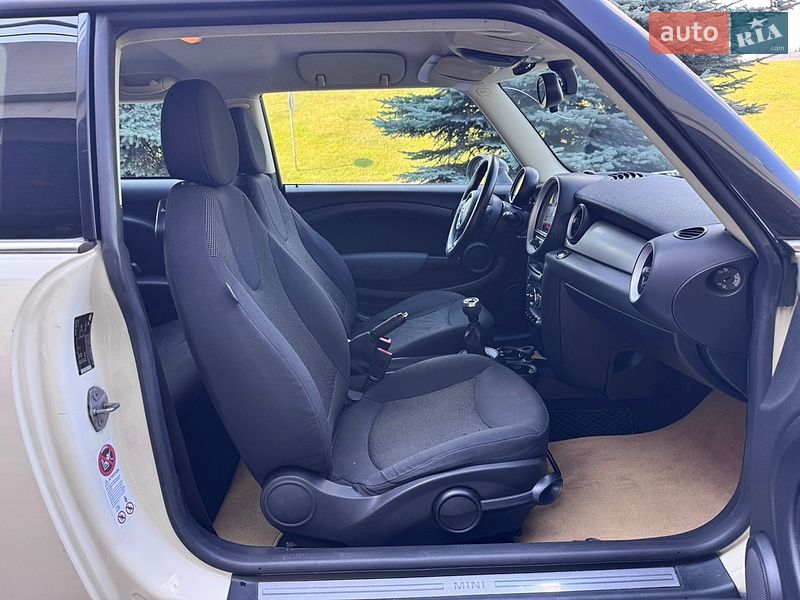 Хэтчбек MINI Hatch 2010 в Киеве