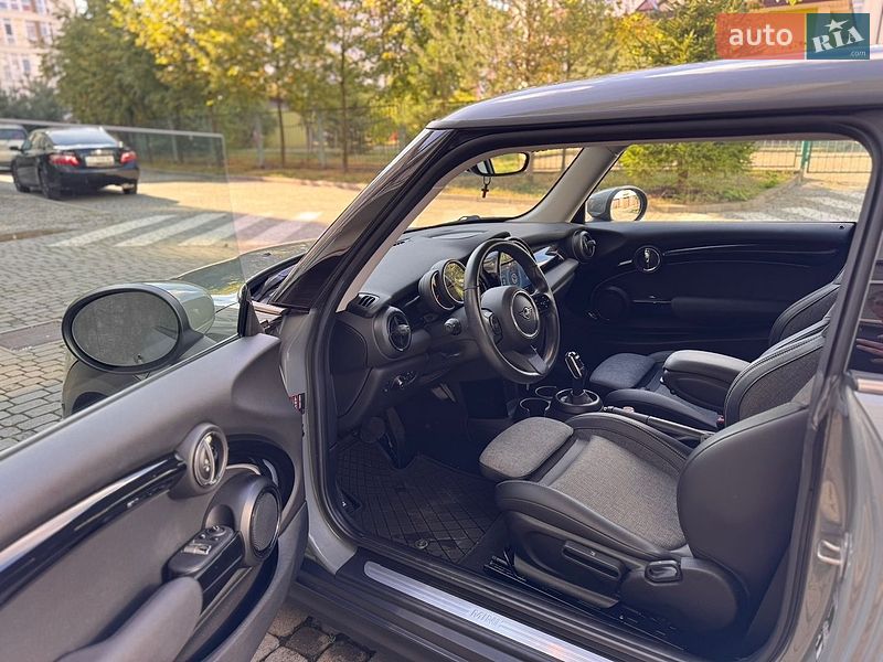 Хетчбек MINI Hatch 2021 в Івано-Франківську
