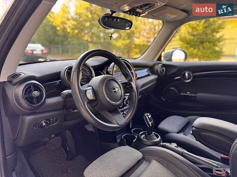 Хетчбек MINI Hatch 2021 в Івано-Франківську