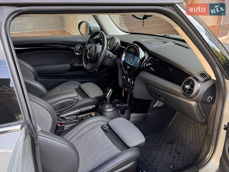 Хетчбек MINI Hatch 2021 в Івано-Франківську