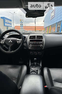 Позашляховик / Кросовер Mitsubishi ASX 2012 в 