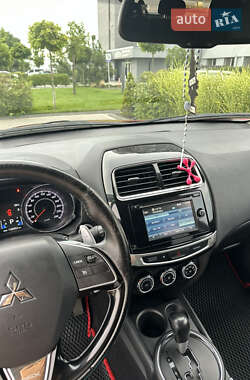 Внедорожник / Кроссовер Mitsubishi ASX 2015 в 